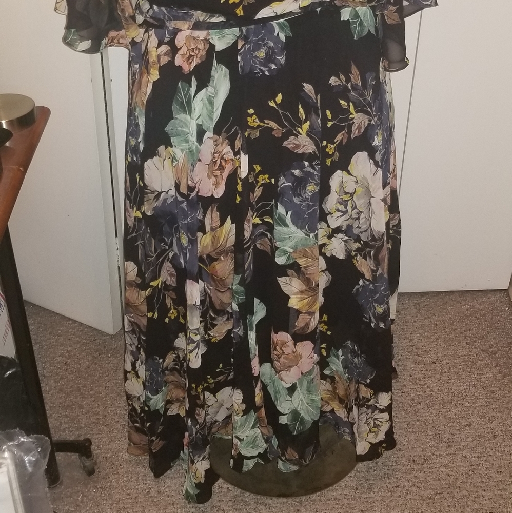 💥PRICE DROP💥 NWT Black Floral Midi Wrap Dress - Picture 13 of 14
